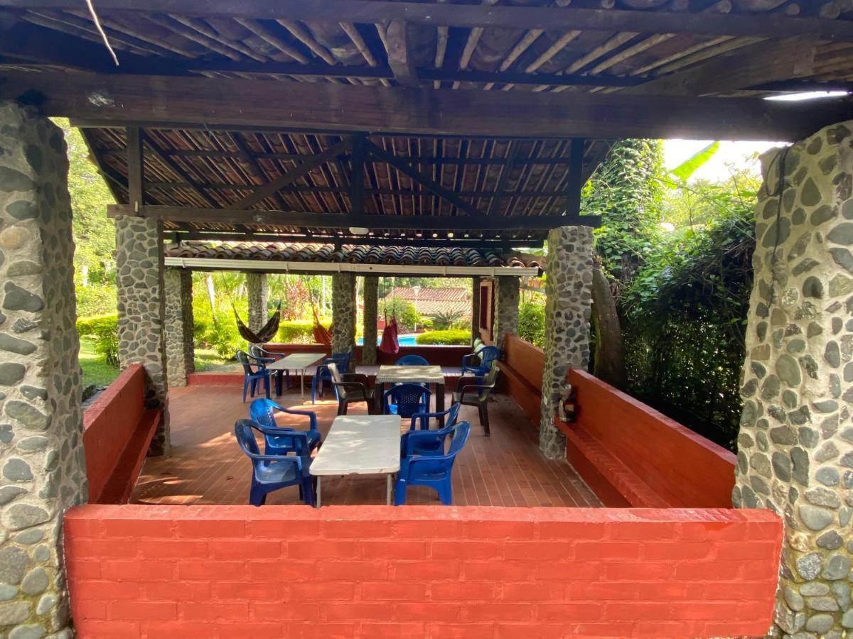 Finca Villa Chalet Del Rio Cali Farm Villa Chalet Cali River Esterno foto