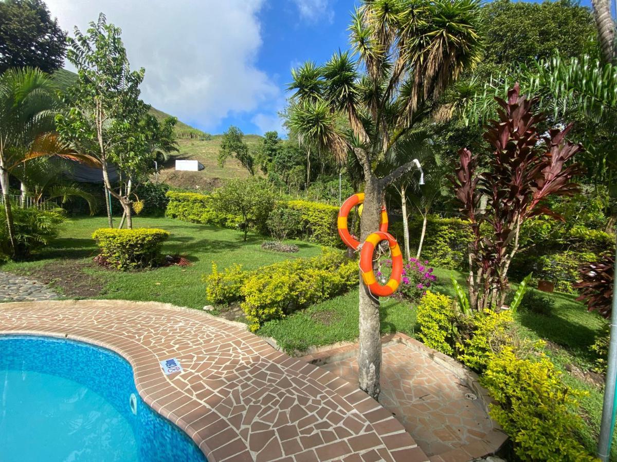 Finca Villa Chalet Del Rio Cali Farm Villa Chalet Cali River Esterno foto