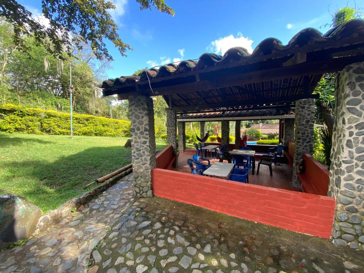 Finca Villa Chalet Del Rio Cali Farm Villa Chalet Cali River Esterno foto
